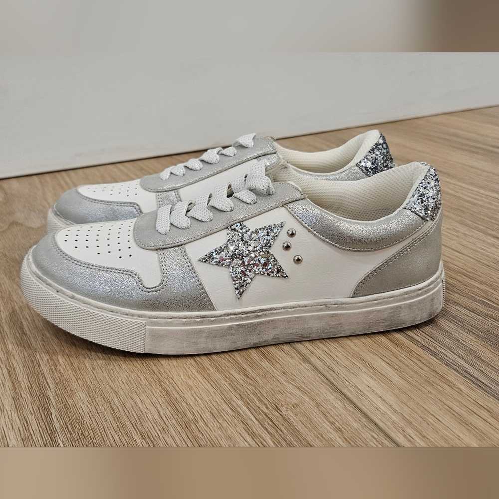 Women's Silver & White Star Detail Casual Sneakers